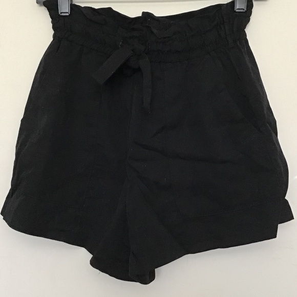 H&M Size: 4 Black Tie-Waist Shorts 100% Lyocell Excellent Condition with Pockets - Picture 3 of 5